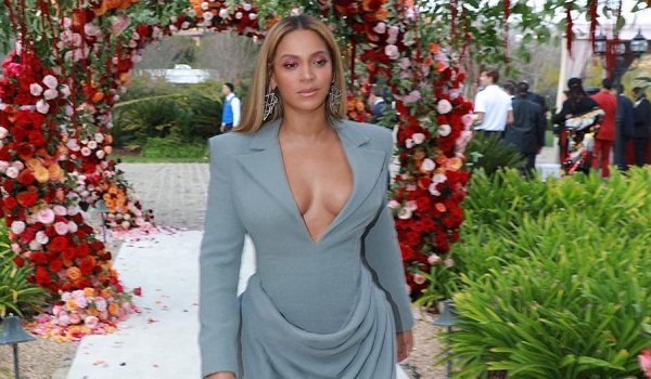 Beyoncé Eears Dress from IED Milan Newly Graduated Student at Pre-Grammy Brunch