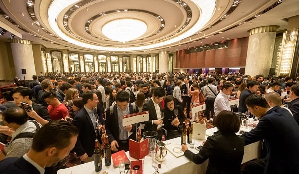 Le célèbre critique de vin James Suckling inaugurera Great Wines Of The World USA à Miami