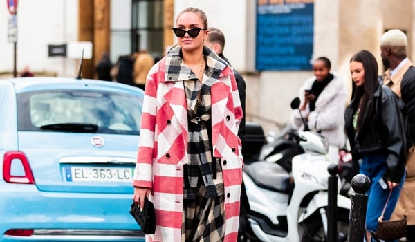 Foto di stile della settimana della moda di Parigi di NICK LEUZE