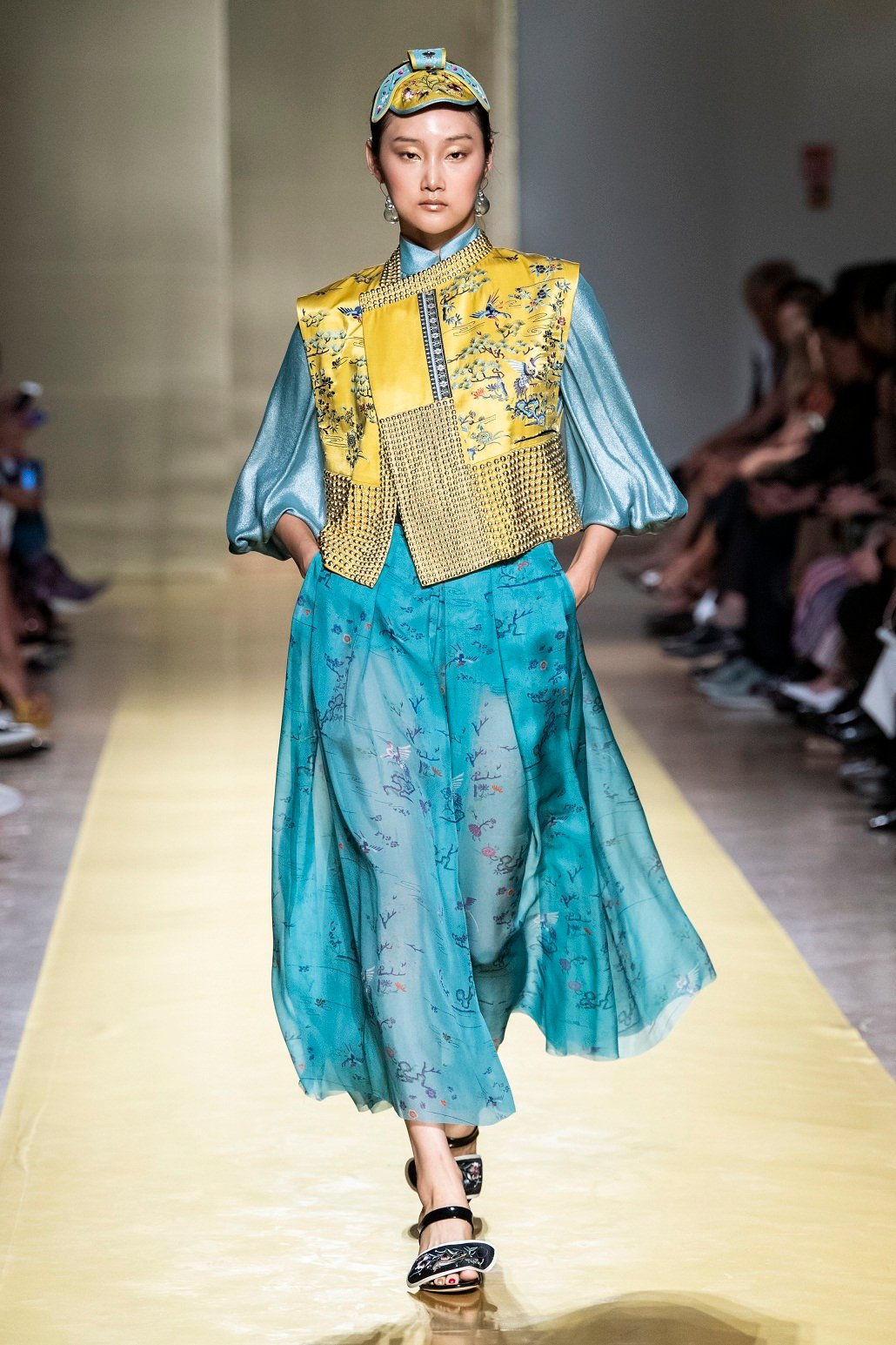 Il designer Hui Zhou Zhao sostiene Milano durante Covid19