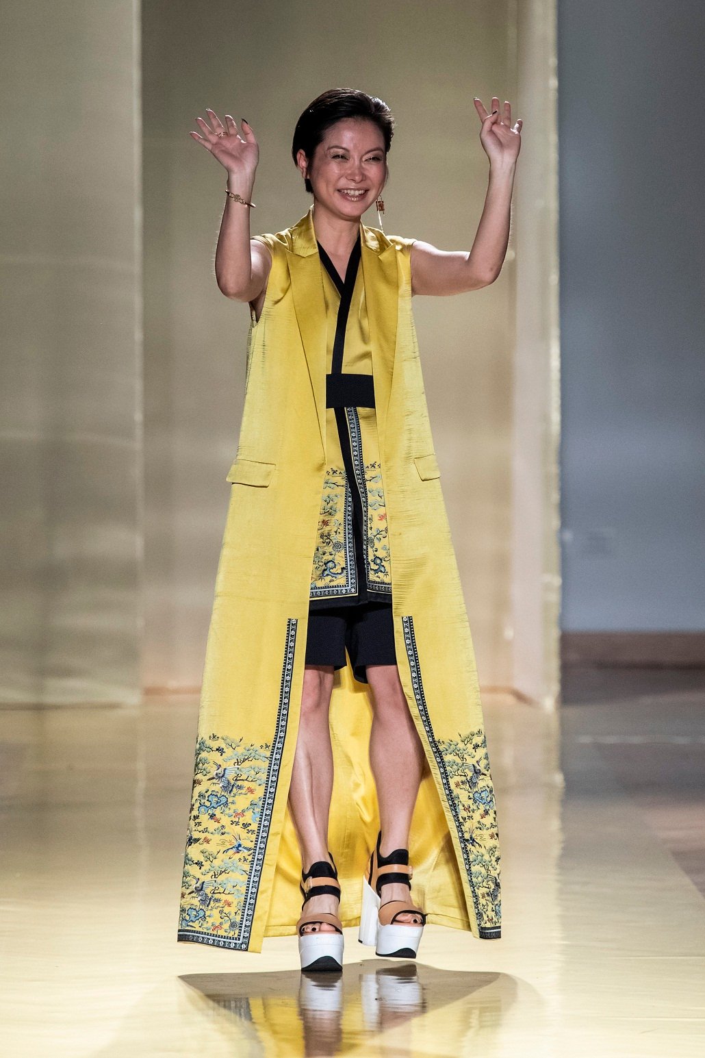 Il designer Hui Zhou Zhao sostiene Milano durante Covid19