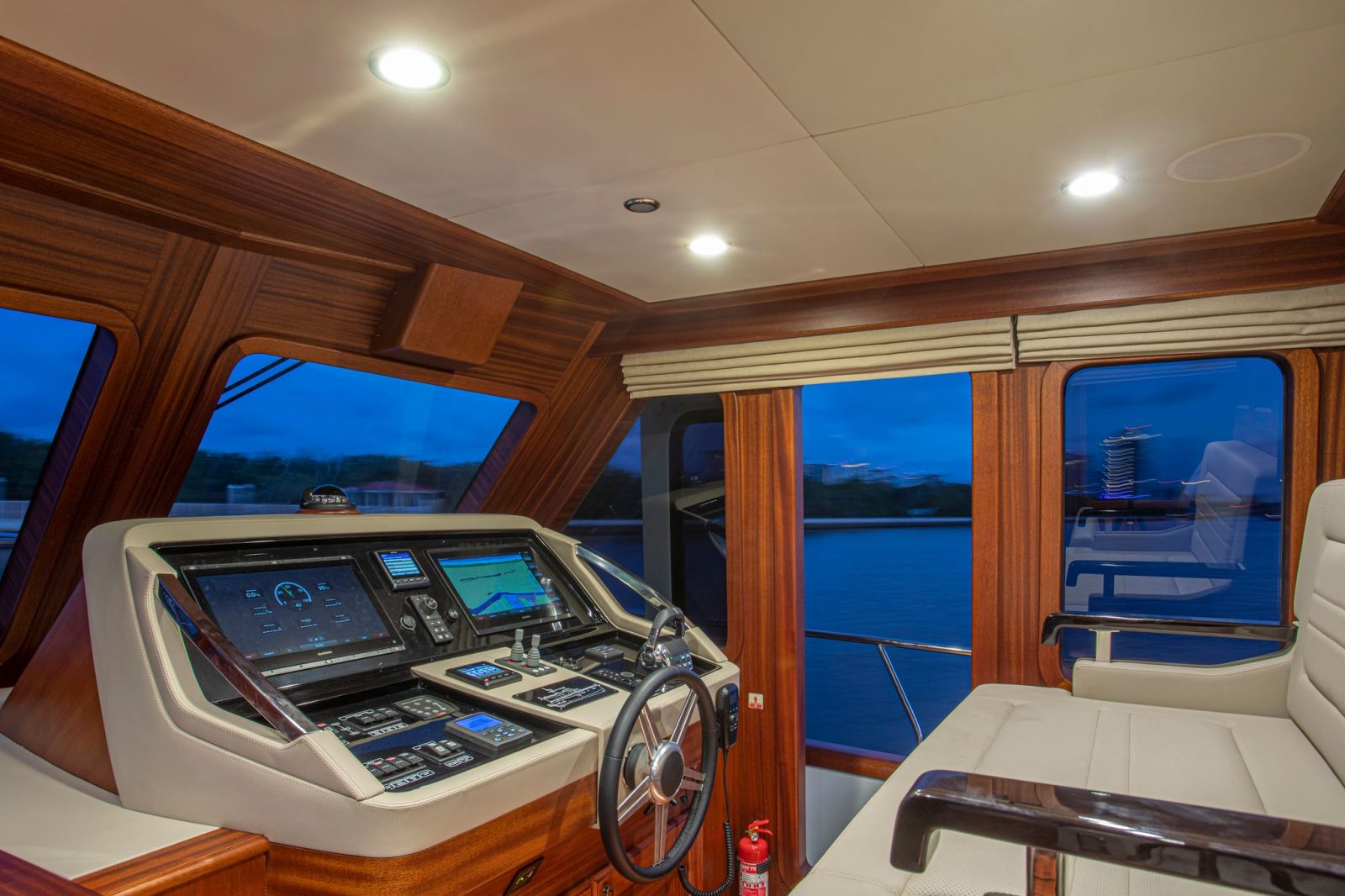 VICEM 67 CRUISER SETS NEW STANDARD FOR LUXURY ALL-MAHOGANY MOTORYACHTS - Interiors