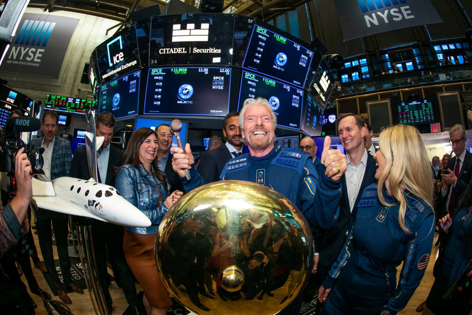 Virgin Galactic Holdings, Inc. (NYSE:SPCE) visits the New York Stock Exchange (NYSE) to celebrate its Listing. Sir Richard Branson, joined by Vice Chairman and Chief Commercial Officer of NYSE Group, John Tuttle, rings The First Trade Bell.