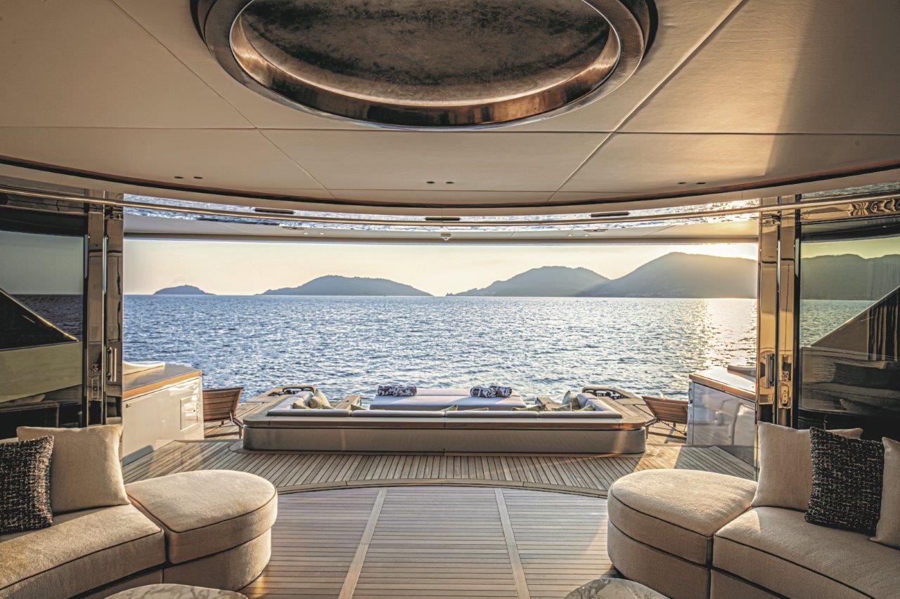 Benetti Oasis 40M