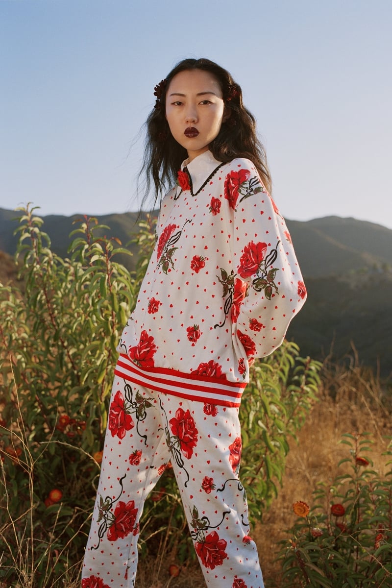 ROSE PRINTED SWEATSHIRT WITH COTTON EYELET COLLAR AND SILK ROSE - LOOK 19