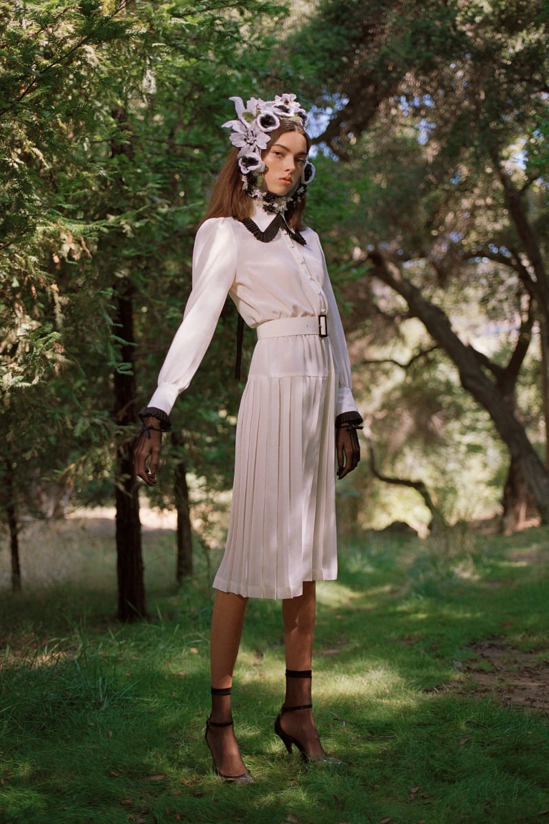 OFF WHITE AND BLACK SILK PLEATED COLLAR DRESS (WITH BELT) - LOOK 26