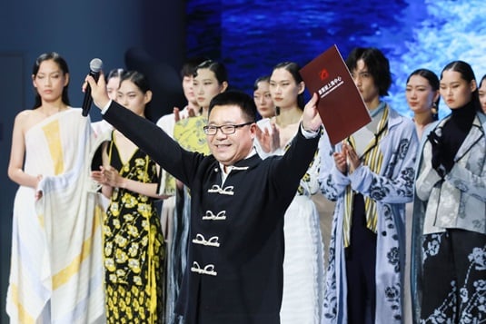 CONSINEE GROUP CHAIRMAN BORIS XUE AT THE SEPTEMBER 2020 FASHION SHOW 