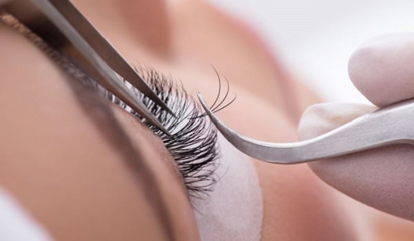 What To Look for in an Eyelash Extension Artist