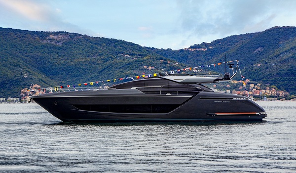 RIVA 88' FOLGORE: IL NUOVO OGGETTO DEL DESIDERIO SULLA SCENA NAUTICA INTERNAZIONALE