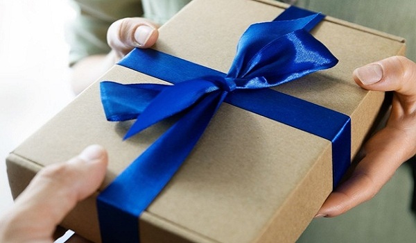 How To Be a Thoughtful Gift Giver