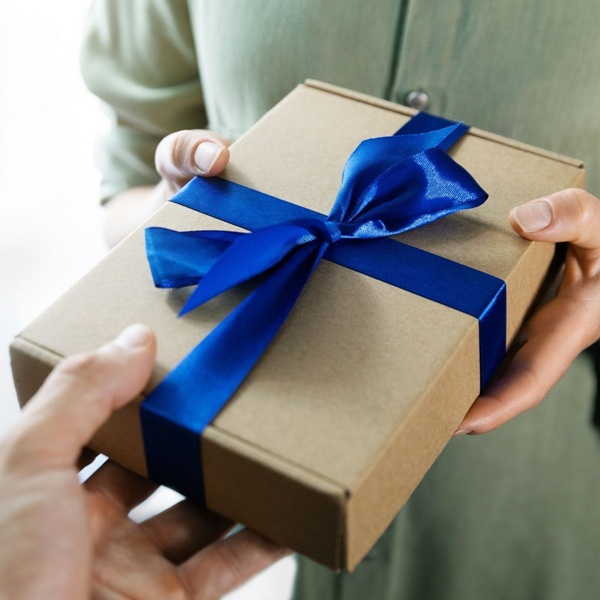 How To Be a Thoughtful Gift-Giver
