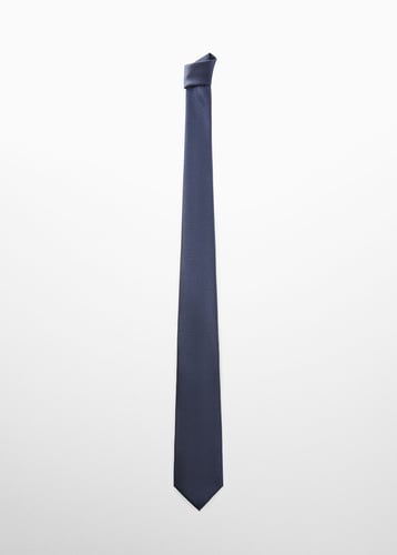 Crease-resistant structured tie