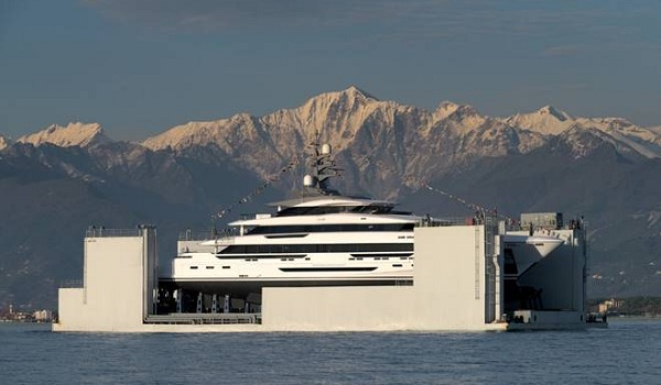 ROSSINAVI VARA IL SUPERYACHT POLARIS DI 70 METRI DI CLASSE GHIACCIO