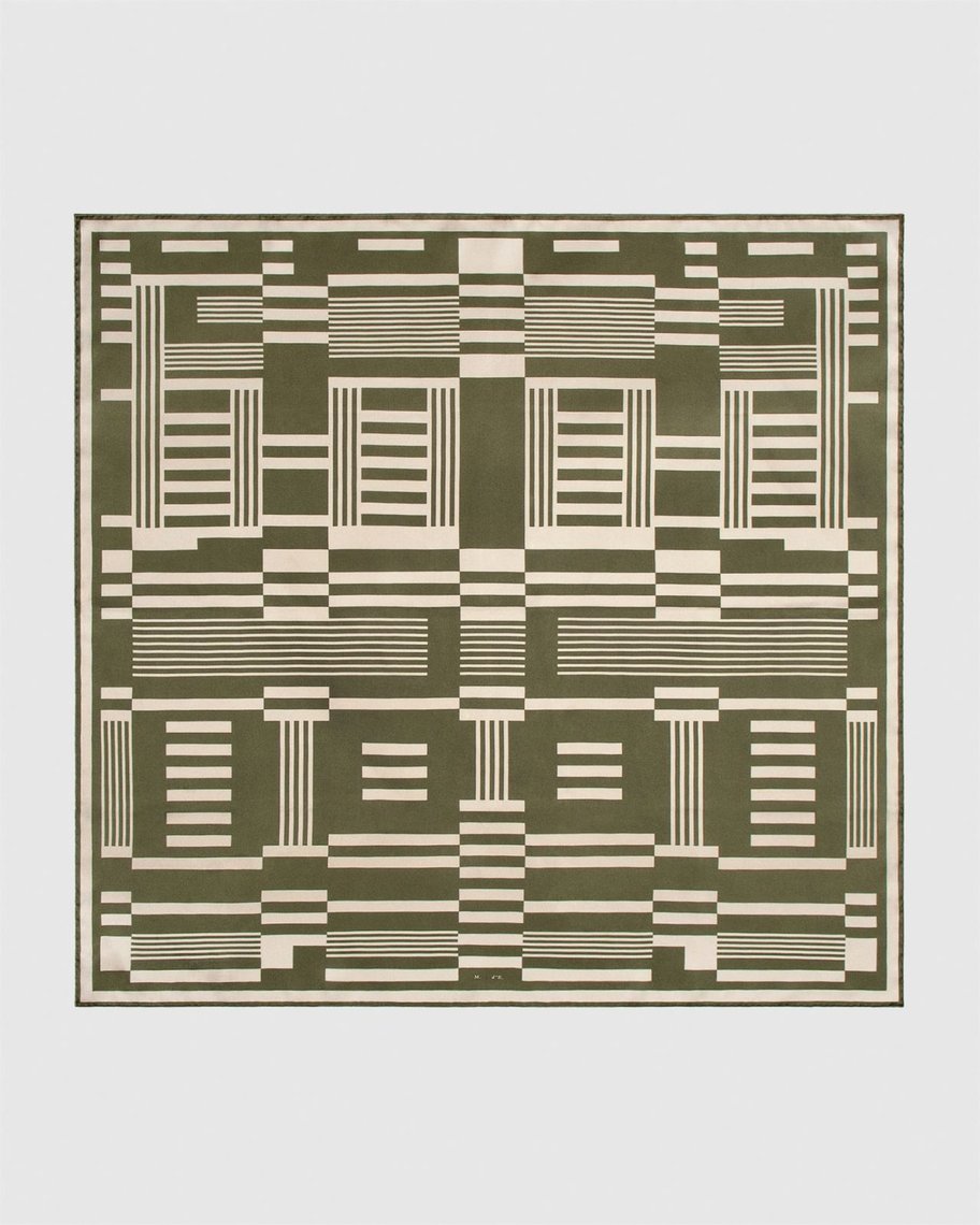 4174-01A UNK_MEO SRG GREEN SCARF LAYDOWN_GREY