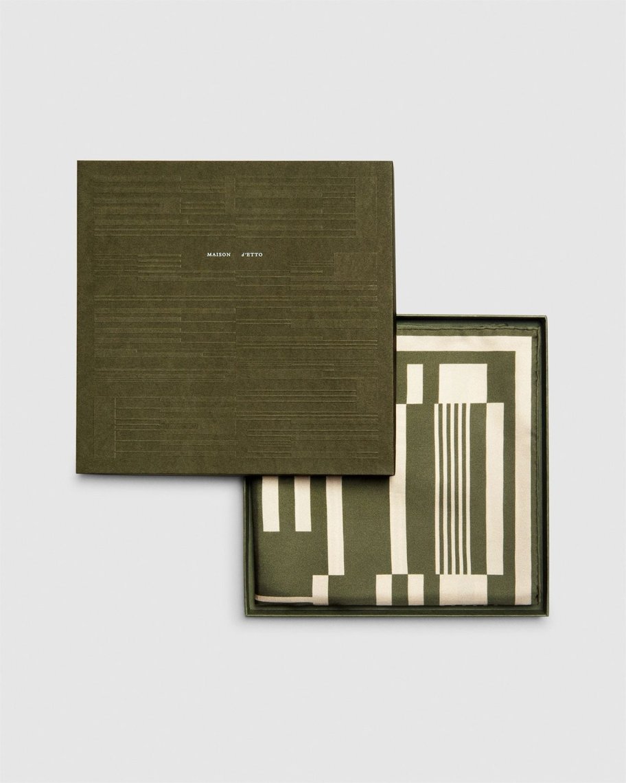 4174-04A UNK_MEO SRG GREEN SCARF IN BOX