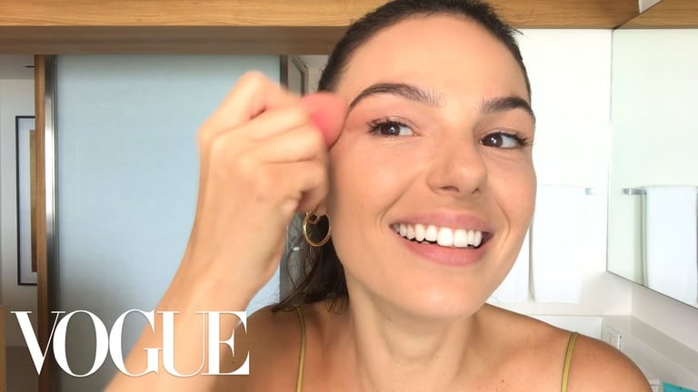 Guia de Ísis Valverde para uma maquiagem com efeito bronzeado, ao estilo brasileiro | Segredos de beleza | Vogue