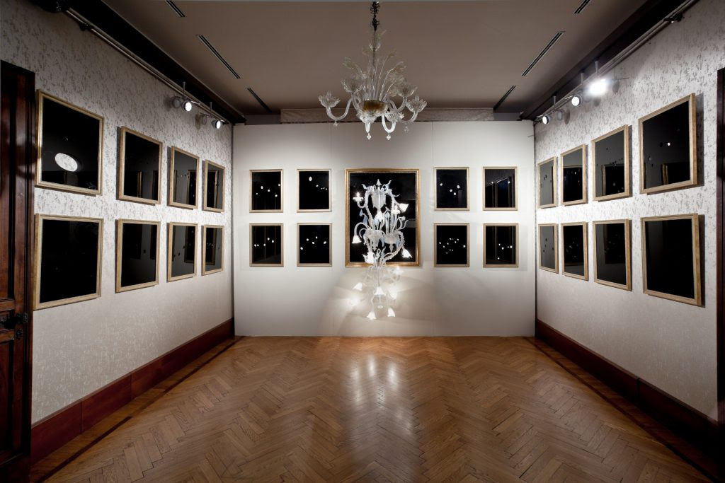 Sala Longhi, Fred Wilson (2011). Glass and wood.