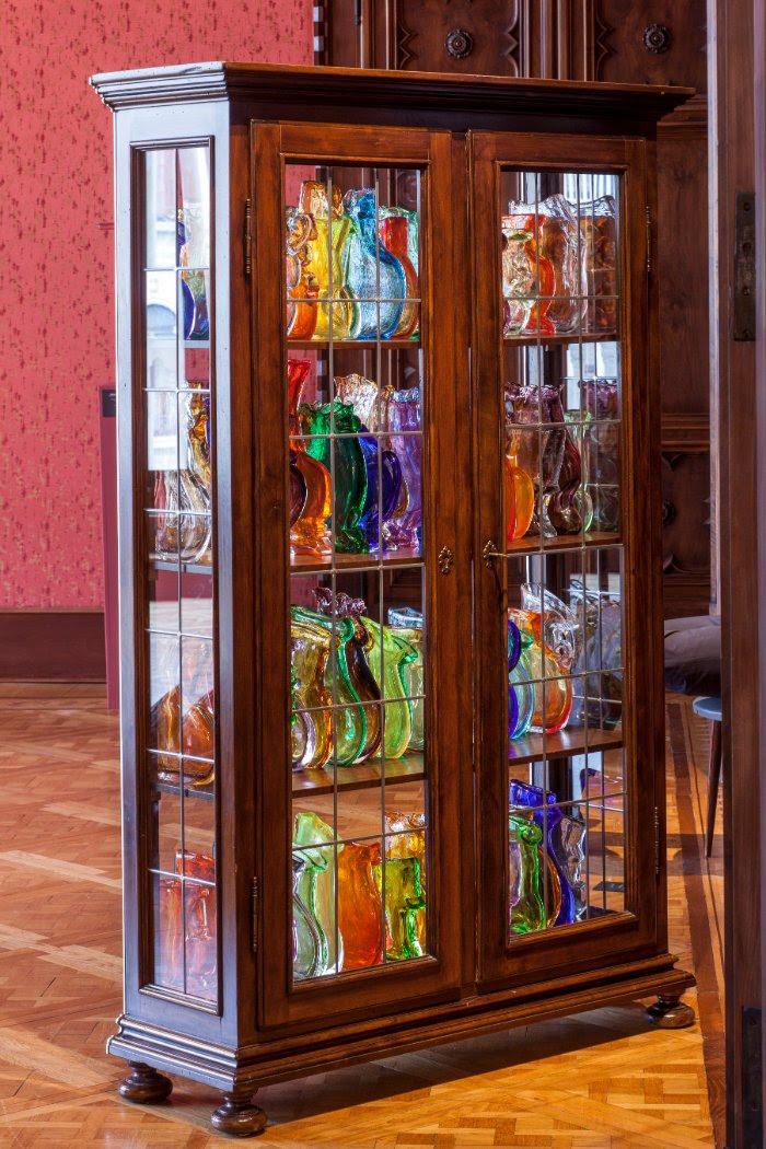 The Container of Thinking, Yin Xiuzhen (2015). Glass.