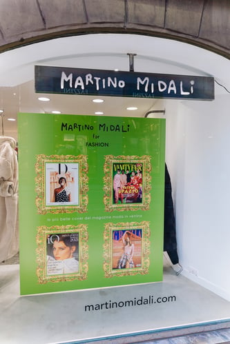 Martino Midali dedicated the windows of the shops in via Mercato and via Madonnina, the historical and iconic art district, to fashion and lifestyle magazines: green window