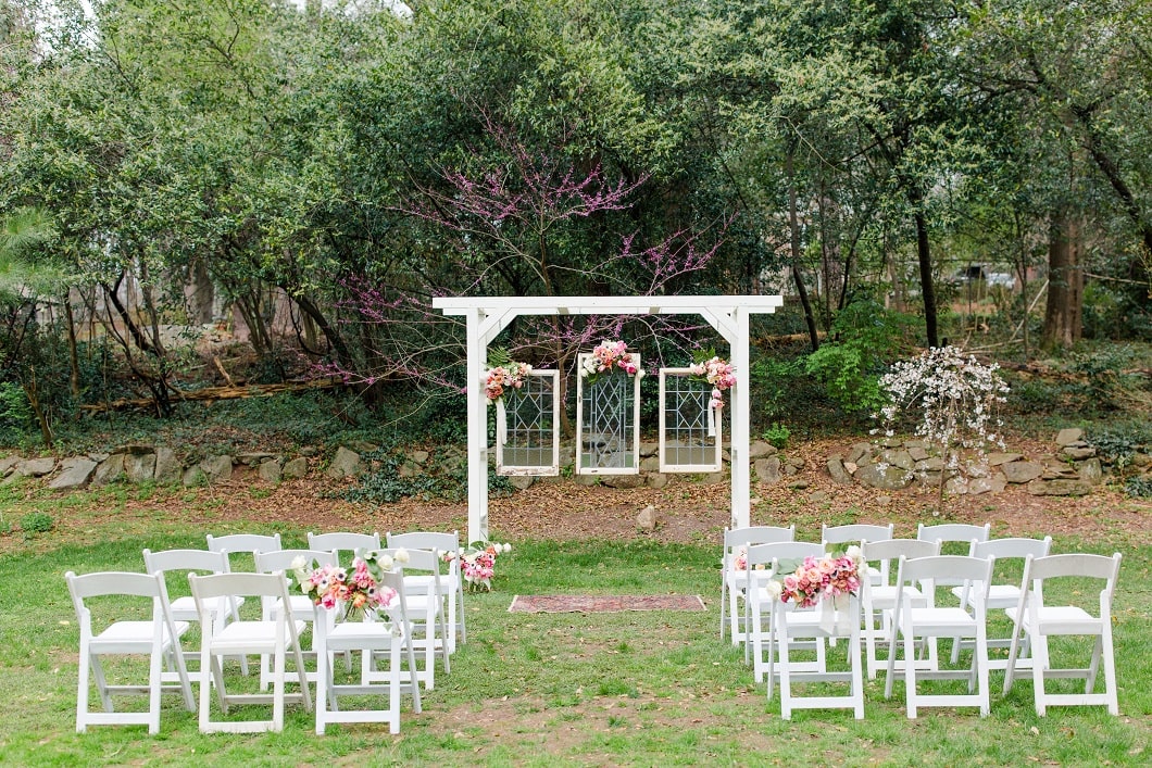 4 Clever Tips To Save On Your Stylish Wedding (2)