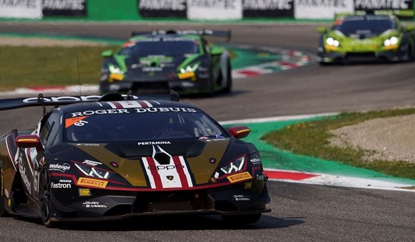 Max Weering conquista la prima vittoria nel Lamborghini Super Trofeo Europe nella spettacolare gara d'apertura di Monza