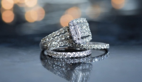 Tips for Matching a Wedding Band To an Engagement Ring