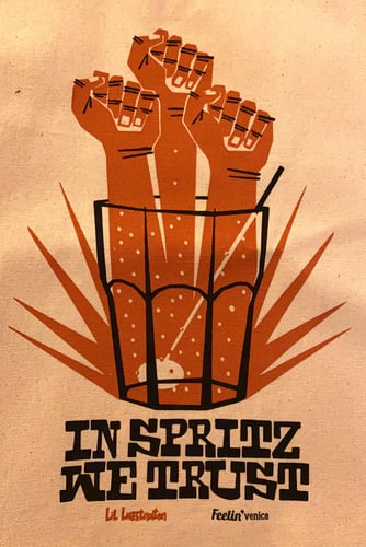 Detail of the print "in spritz we trust" on the shopper bag