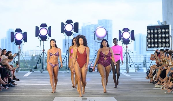 PROGRAMME DU DÉFILÉ DE MAILLOTS DE BAIN PARAISO MIAMI BEACH LE 8 JUILLET