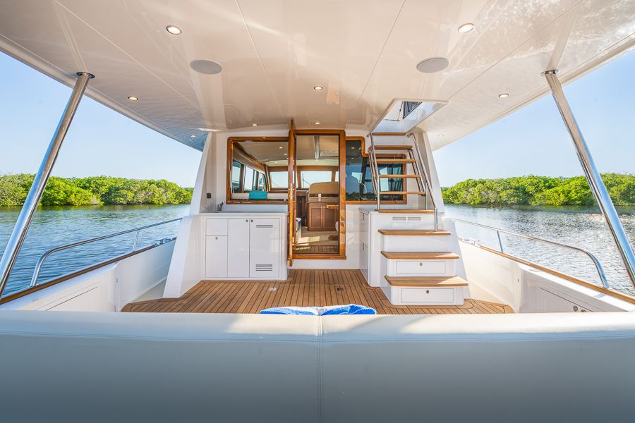 GRAND BANKS 54