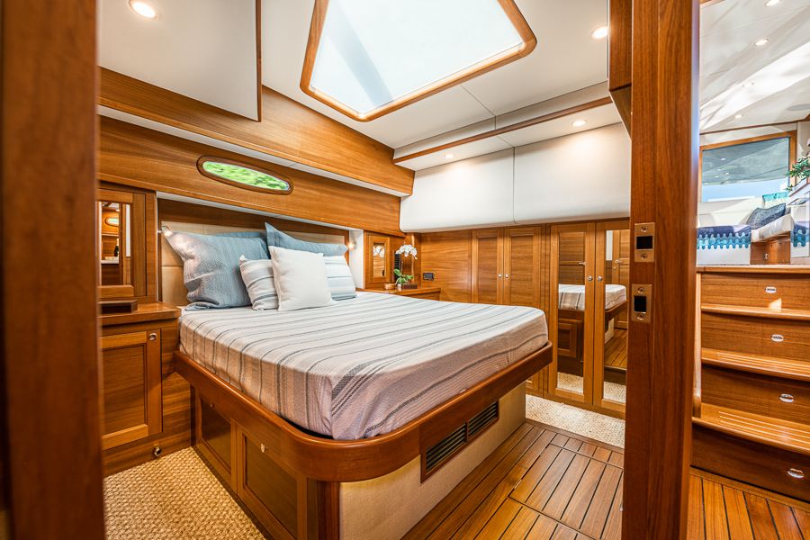 GRAND BANKS 54