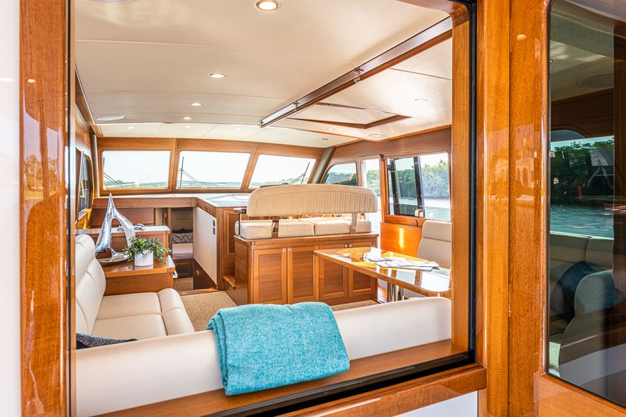 GRAND BANKS 54