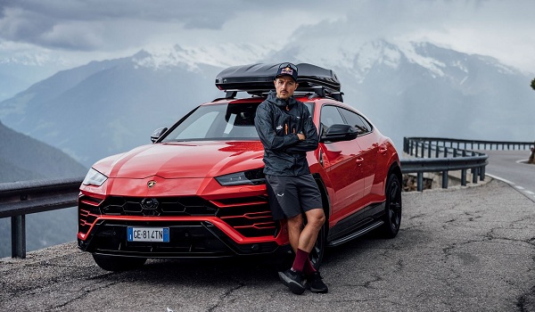 Lamborghini Urus and Aaron Durogati together for an extraordinary feat