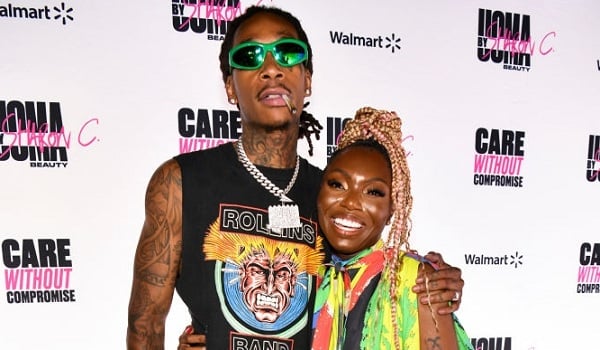 Wiz Khalifa se junta a celebridades em Los Angeles para uma apresentação inesquecível no lançamento da UOMA Beauty.