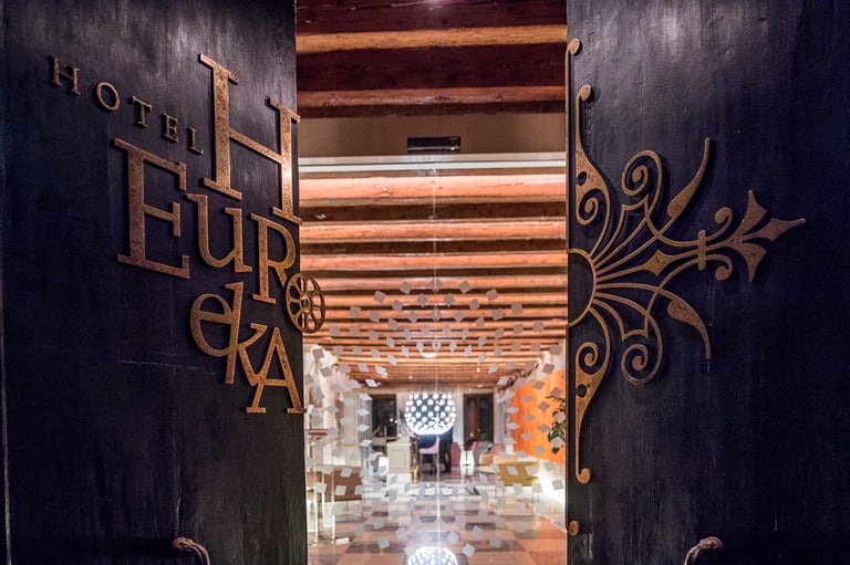 The entrance of Hotel Eureka