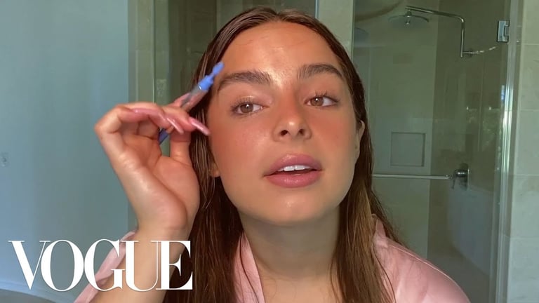 Le guide d'Addison Rae sur les fausses taches de rousseur et le maquillage glowy à adopter | Secrets de beauté | Vogue