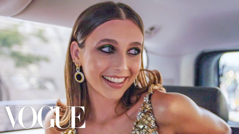 Emma Chamberlain se prepara para o Met Gala