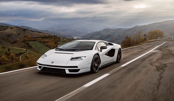 Countach LPI 800-4 On The Road For The First Time