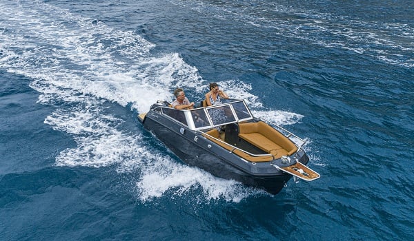 Full electric bowrider Magonis Wave e-550 reaches 22 knots of speed with a new 30kW engine