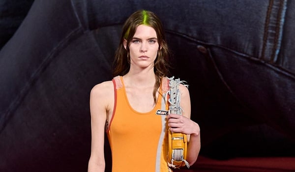COLECÇÃO DIESEL OUTONO INVERNO 2022 DURANTE A SEMANA DA MODA FEMININA DE MILÃO