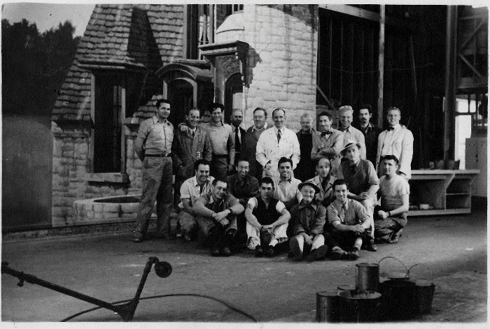 1946 group photo of MGM group backdrop artists (from the collection of Jean Gorrindo-Gibson).