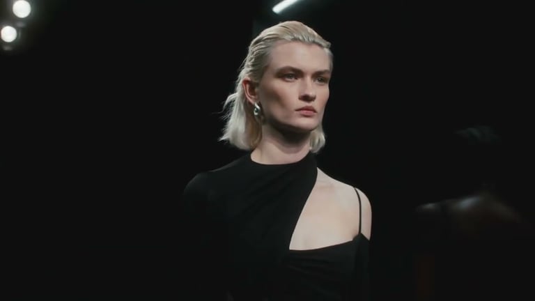 Nensi Dojaka Show Soundtrack FW2022 - Offizielles Video (London Fashion Week)