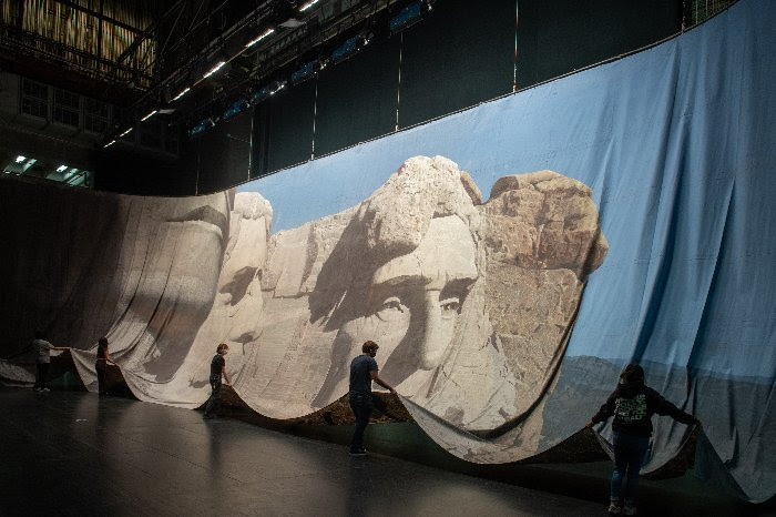 ART OF THE HOLLYWOOD BACKDROP