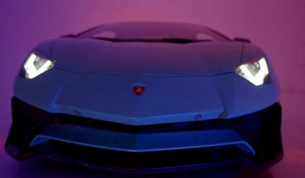 Lanzamiento de un NFT 1:1 junto con el último Aventador Coupé jamás producido
