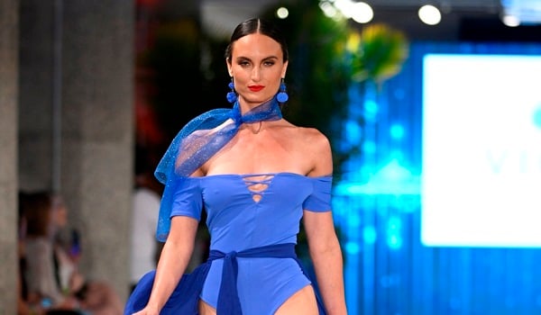 VICHI SWIM Runway Show im Rahmen der Los Angeles Swim Week, präsentiert von Art Hearts Fashion