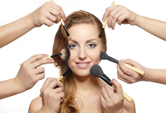 Il trucco ibrido è l'ultima tendenza dei consumatori nel mercato della bellezza
