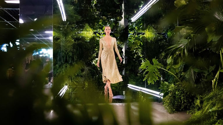 La sfilata della collezione Michael Kors primavera/estate 2023
