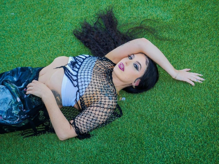 La Favi unterschreibt bei Dim Mak En Fuego - neue Single + Musikvideo "Action" jetzt erhältlich