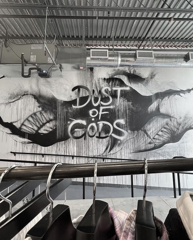 Dust of Gods, il marchio di moda e arte sostenibile di lusso, si espande a Miami Wynwood