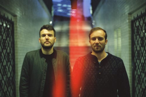 Electronic duo il:lo release debut vocal single “Shifted” ft. Fractures