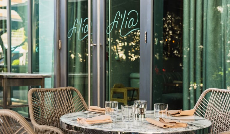 FI'LIA no SLS Brickell: Jantar de Natal e "Brunch de Recuperação" de Ano Novo - Ostras e Costela Premium com 50% de desconto